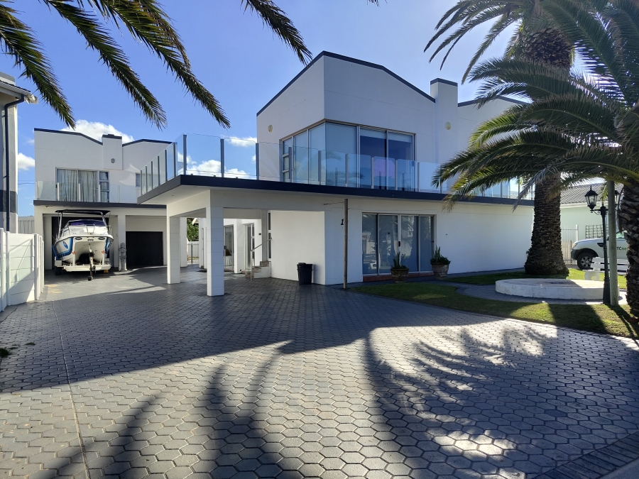 To Let 3 Bedroom Property for Rent in Stilbaai Wes Western Cape